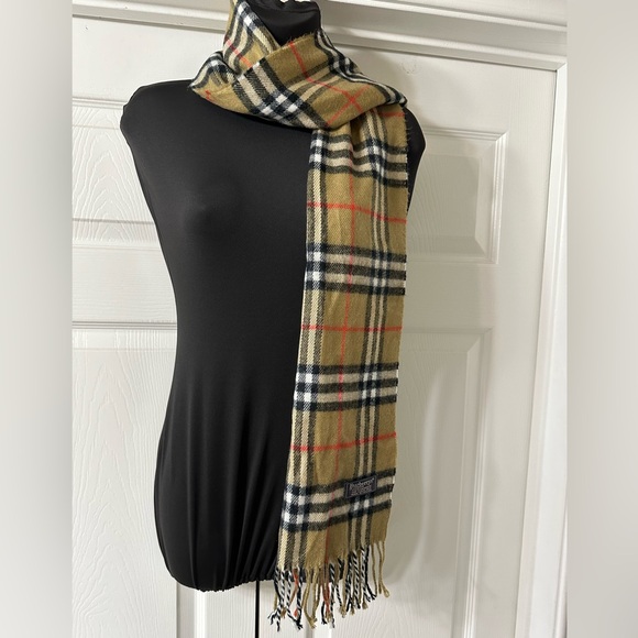 Burberrys 100% Cashmere Scarf - Picture 5 of 7